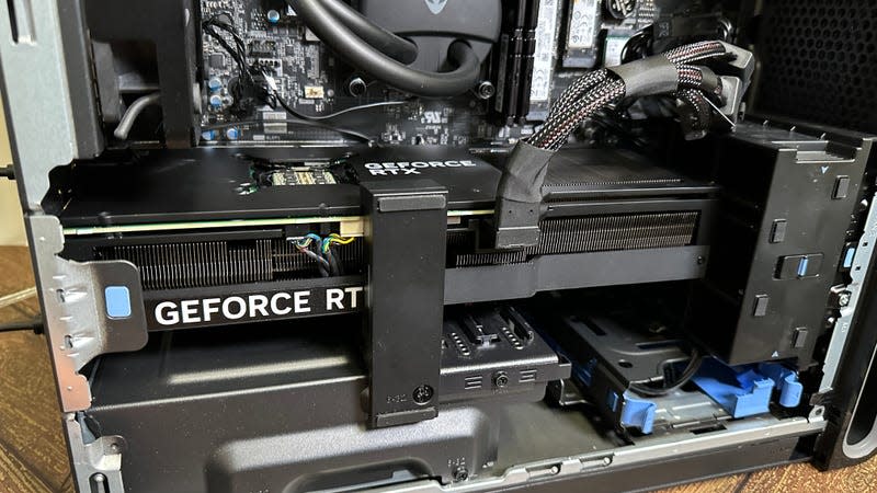 Many of the largest GPUs require shelves to keep them from sagging. - Photo: Kyle Barr / Gizmodo